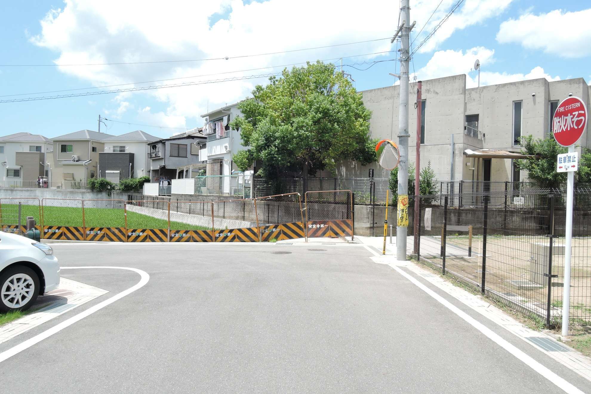 田畑が広がり、のどかな雰囲気。