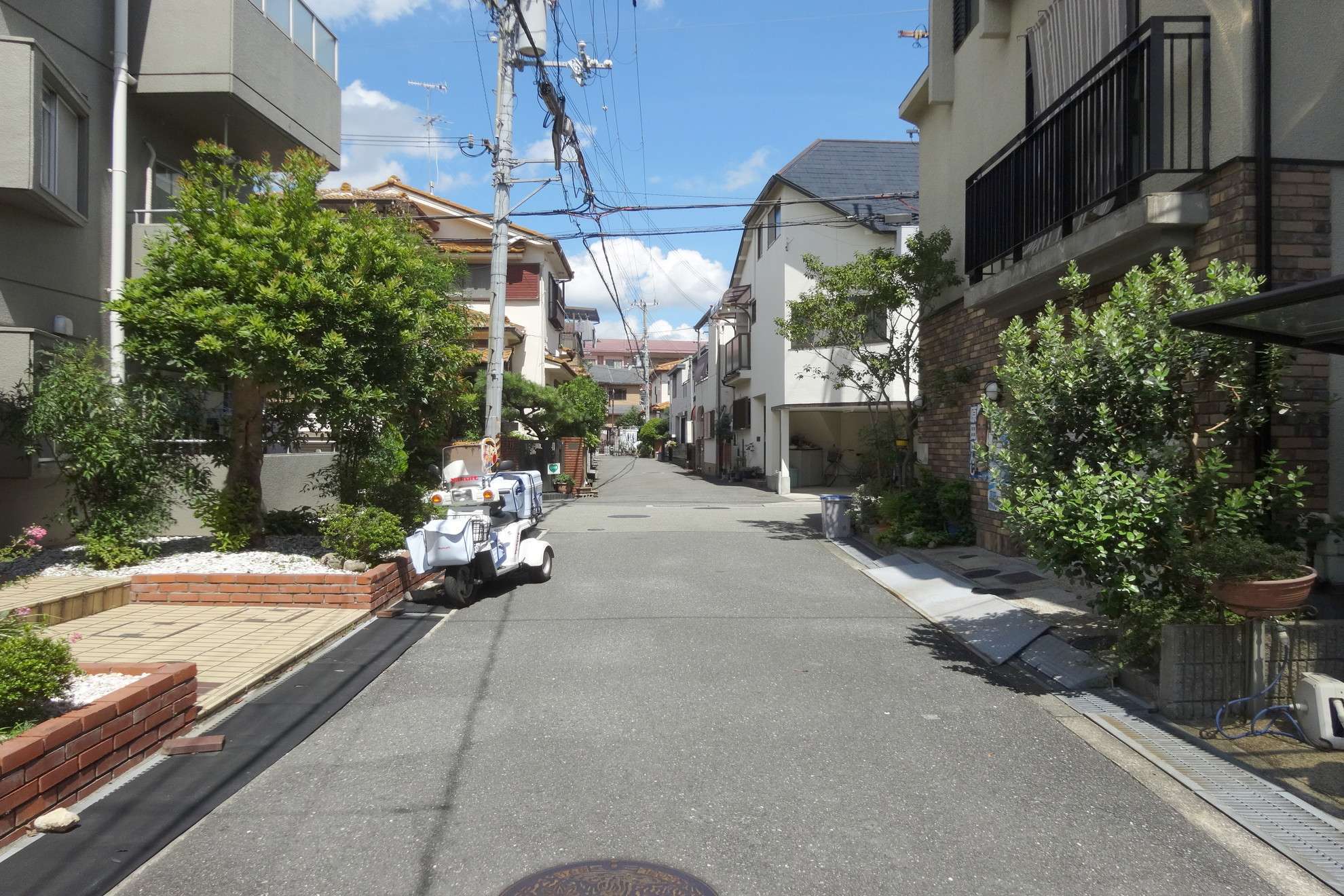 一戸建てが中心に立ち並んでいます。