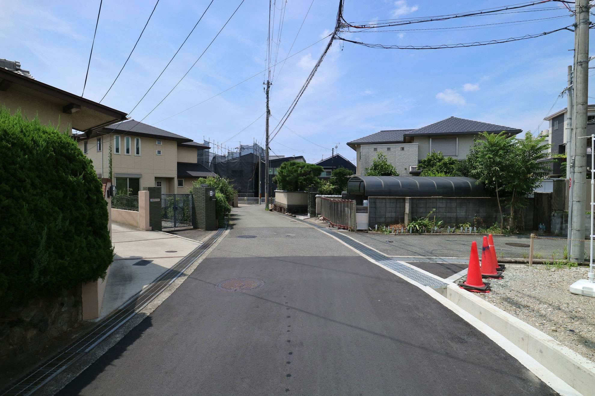 町中でも緑が多く、落ち着いた雰囲気の住環境です。