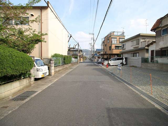 奥には箕面の山々が見えます。