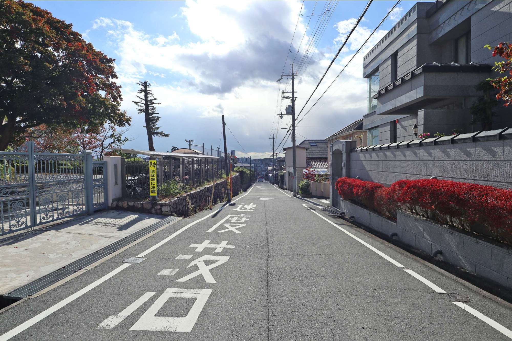 緩やかなアップダウンのある地勢。