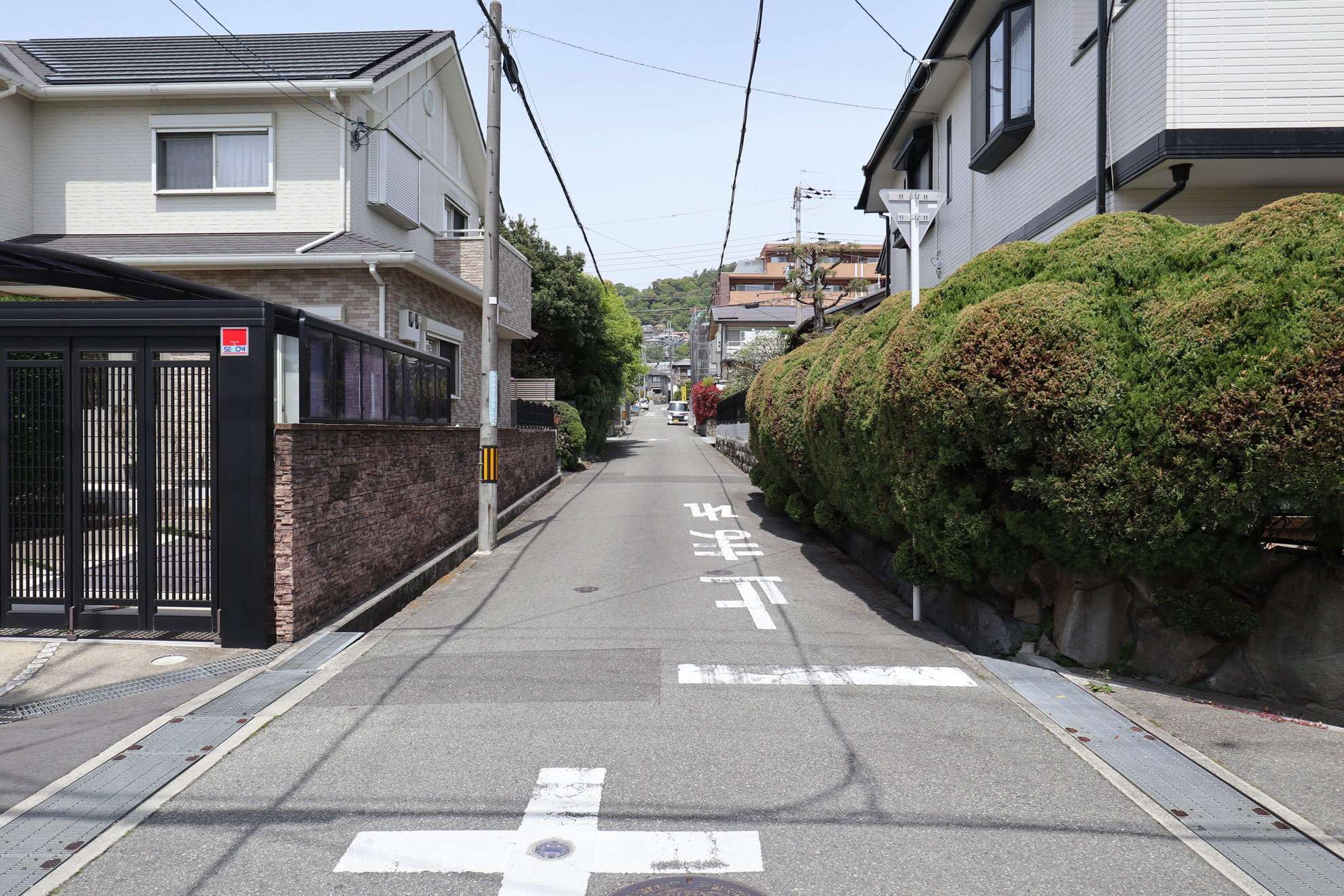 町の北側には箕面の山々が広がっています。