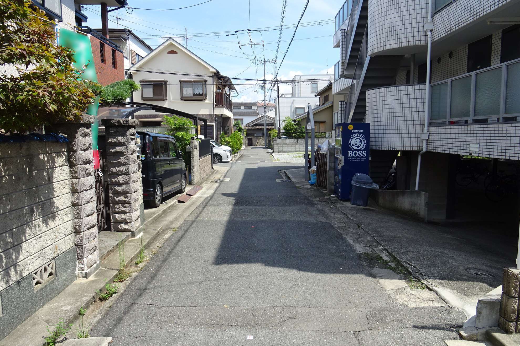 『泉町5丁目』は、一戸建てと小規模のアパートが混在する住宅地。