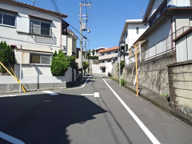 丘陵の斜面地にあるため、坂道が多いでです。