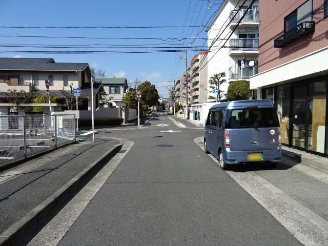 道幅が狭いですが、直線的な街路が多いです。