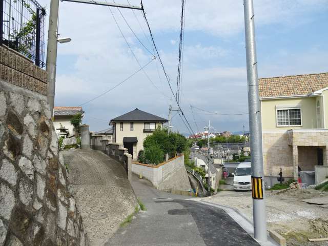 丘陵地にあるため、坂道が多いです。