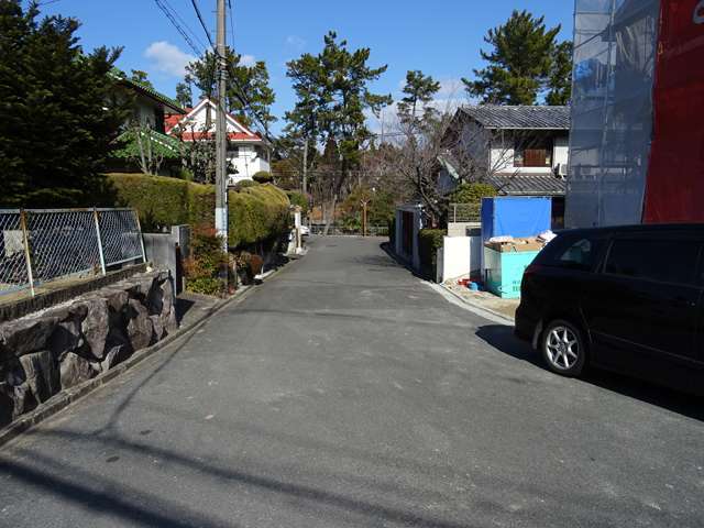 町の北側には千里緑地が広がっています。