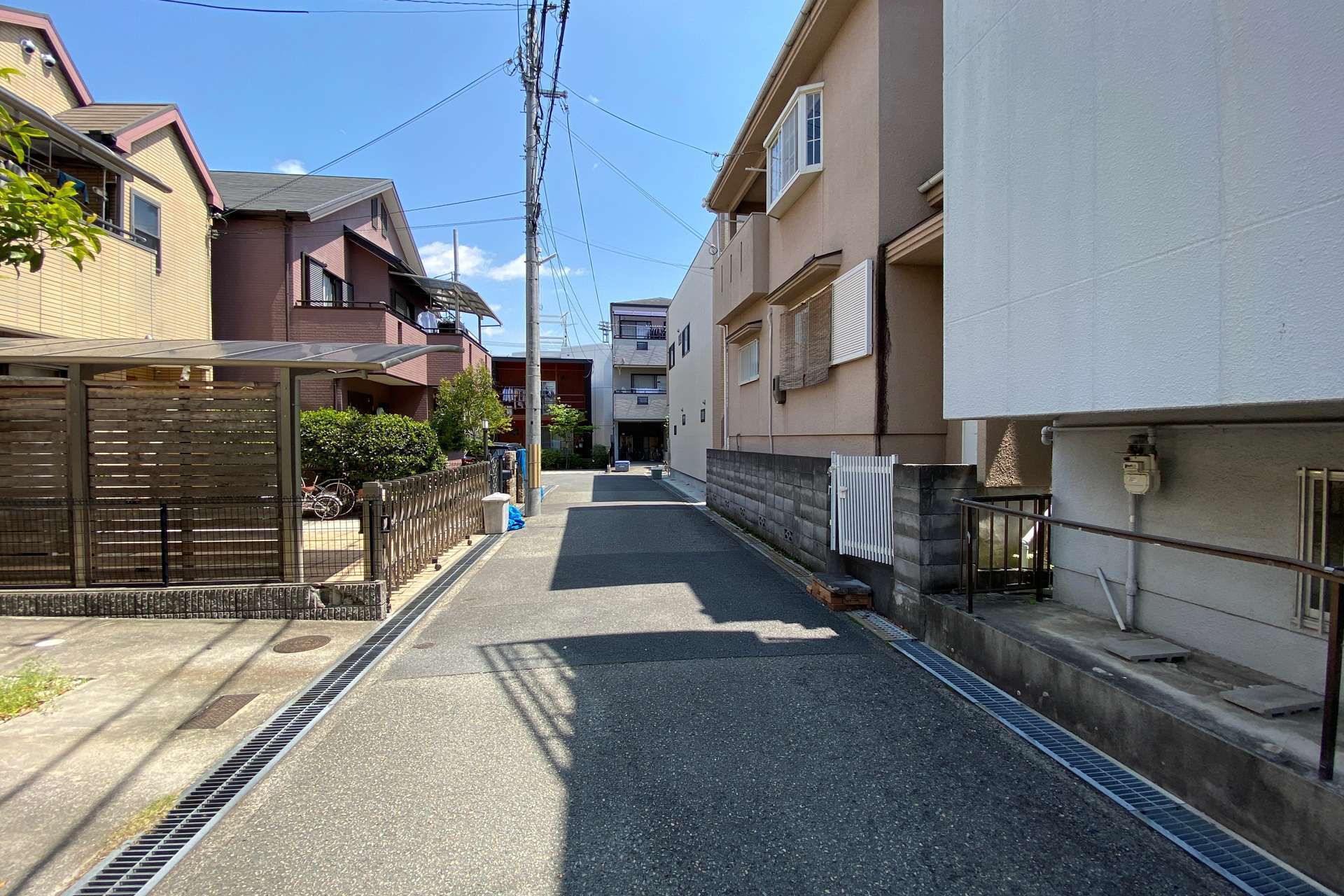 一戸建てが中心に並ぶ住宅地です。