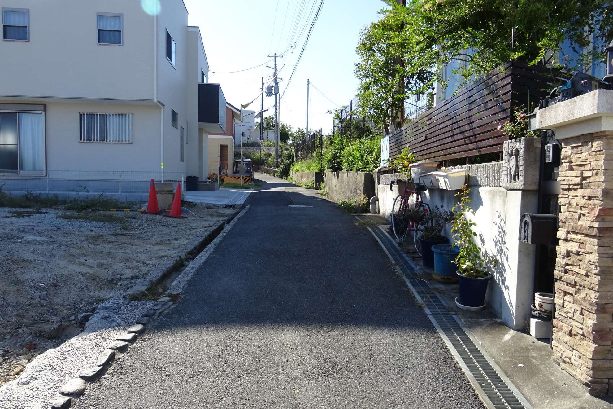 道幅は狭く、入り組んだところが多いです。