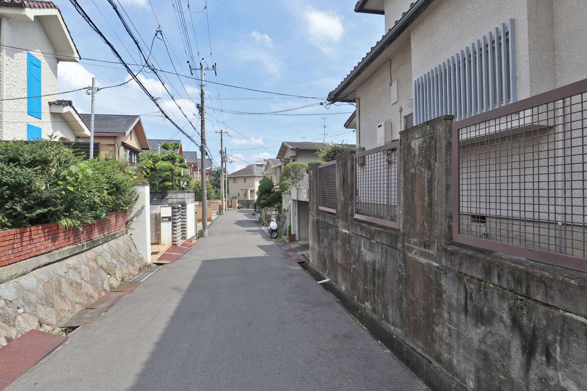 閑静な雰囲気の住宅地です。