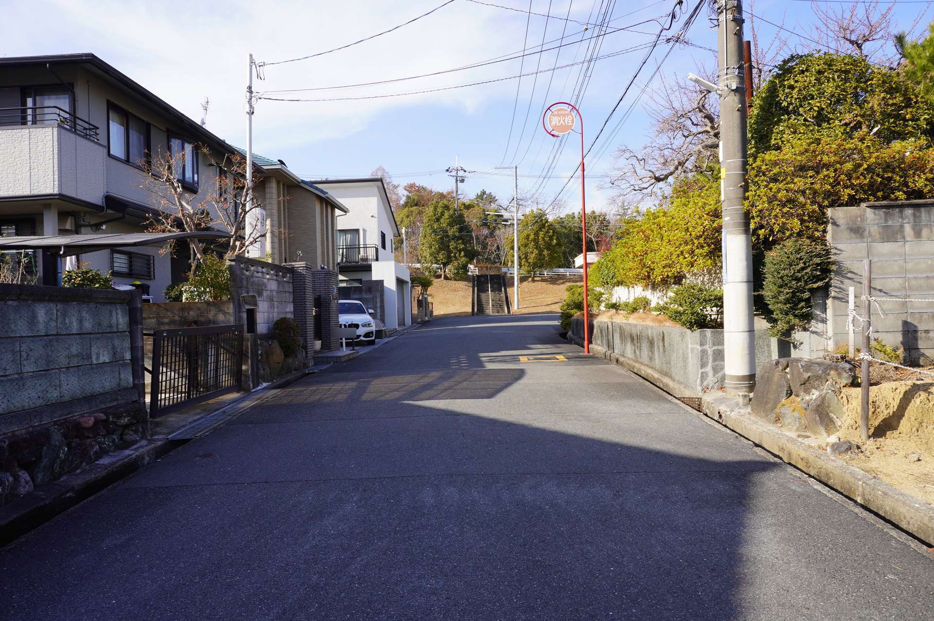 緑豊かな高台の住宅地です。