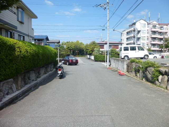 町の北東部を南方向から見た景色。北東部には一マンションも一部見られます。