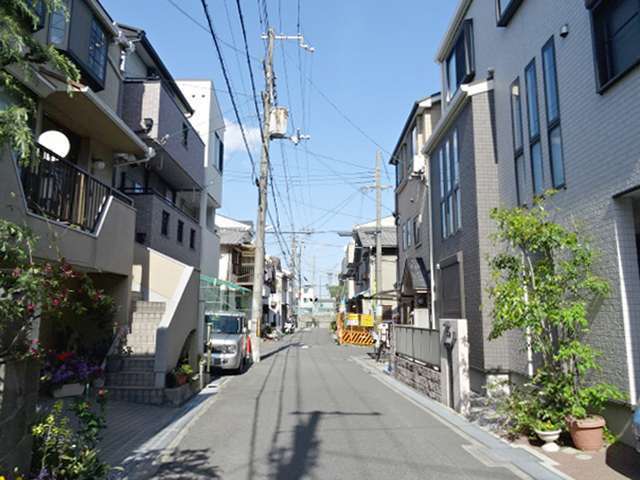 道路が直線的で、遠くの景色までよく見えます。