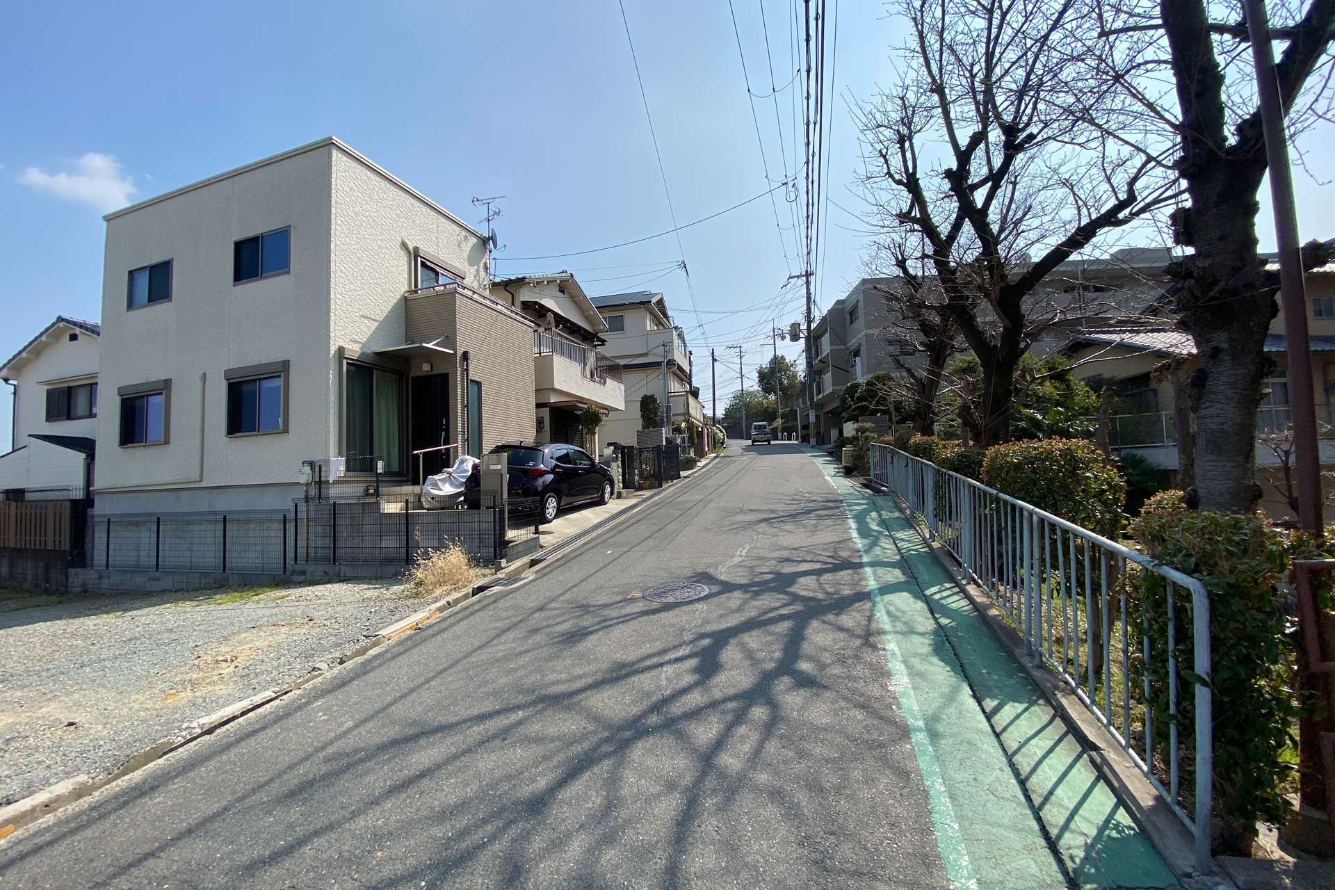 丘陵地にあるため、坂道が多い町です。