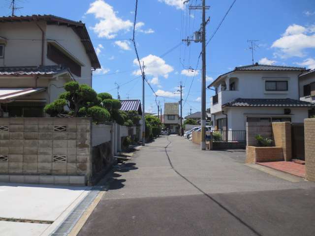 一戸建てが中心に並んでいます。