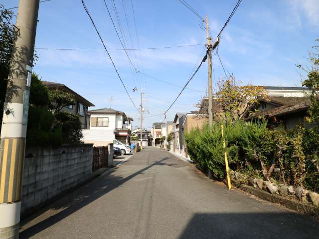 道幅がやや狭い街路もあります。