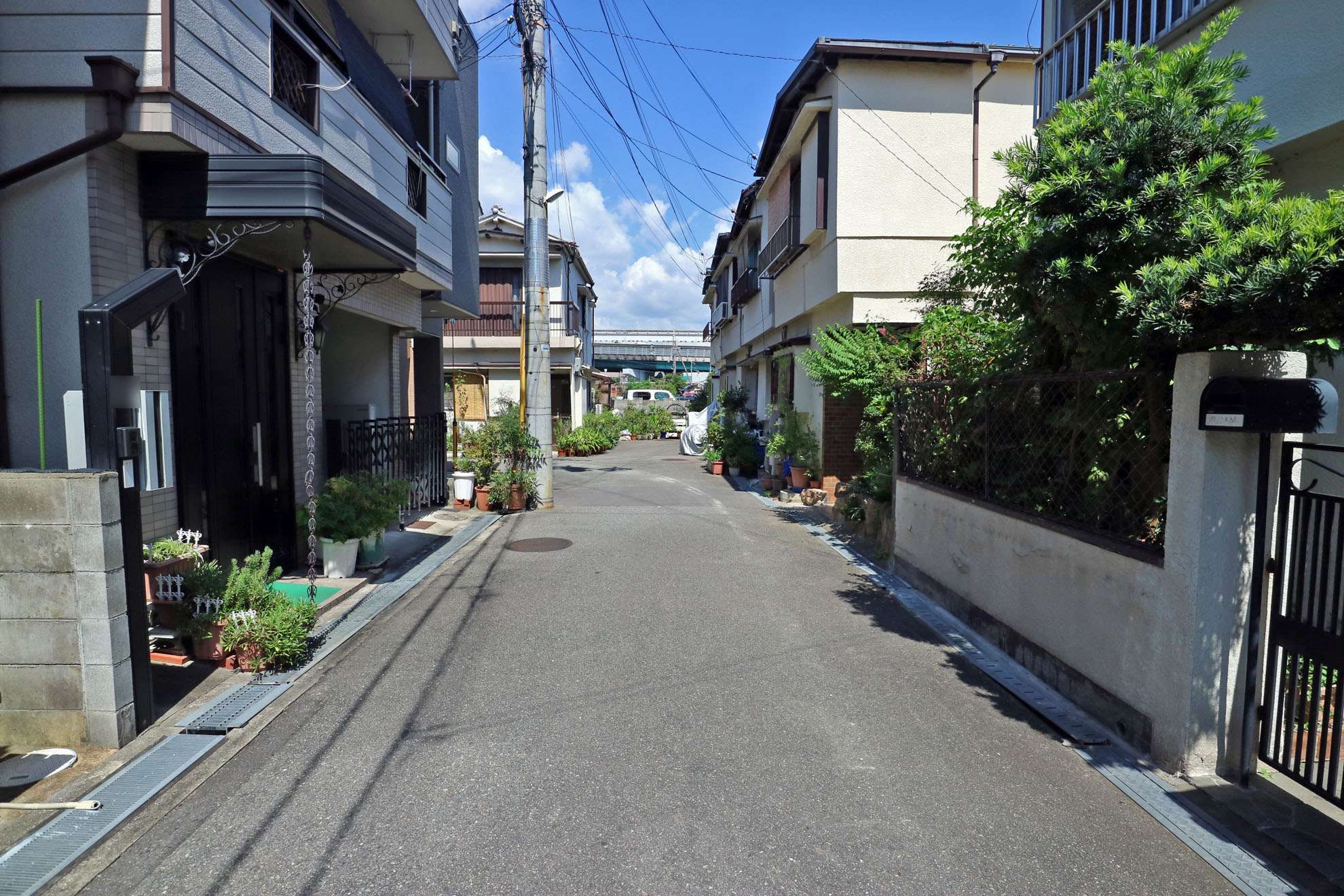道幅の狭い街路が多くなっています。
