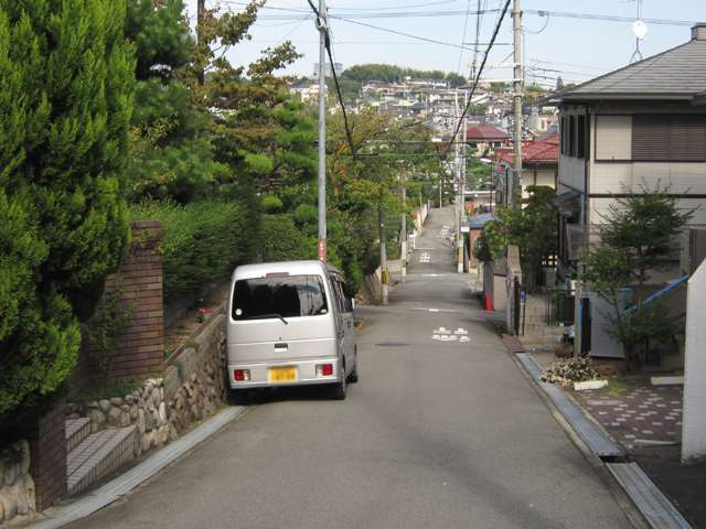 町名の通り、町の中には坂道が多くあり、自転車での移動が少し不向きです。