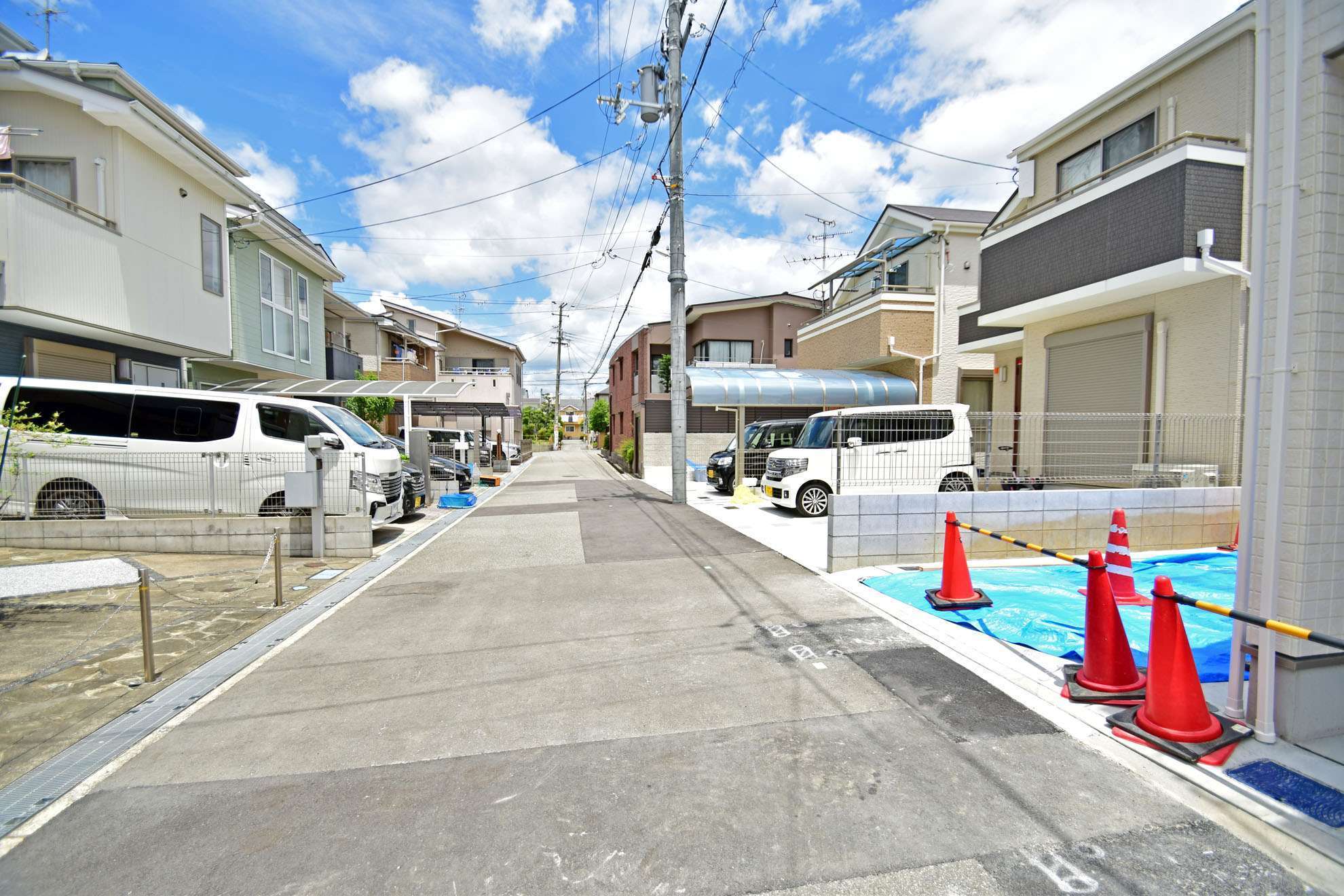 比較的新しい一戸建てが立ち並んでいるエリア。