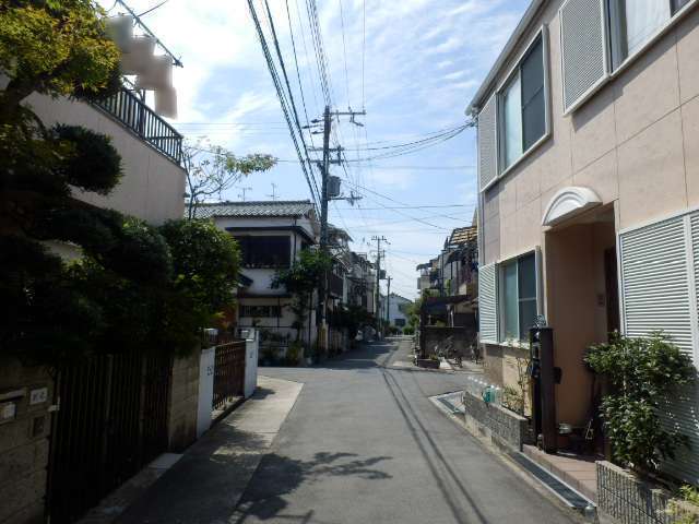 町の南部を東方向から見た景色。緑豊かなところもあります。