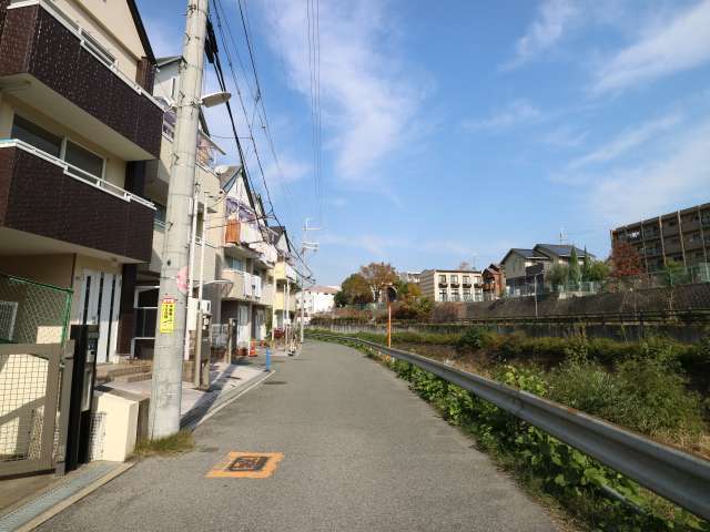 町の東端を千里川が流れています。