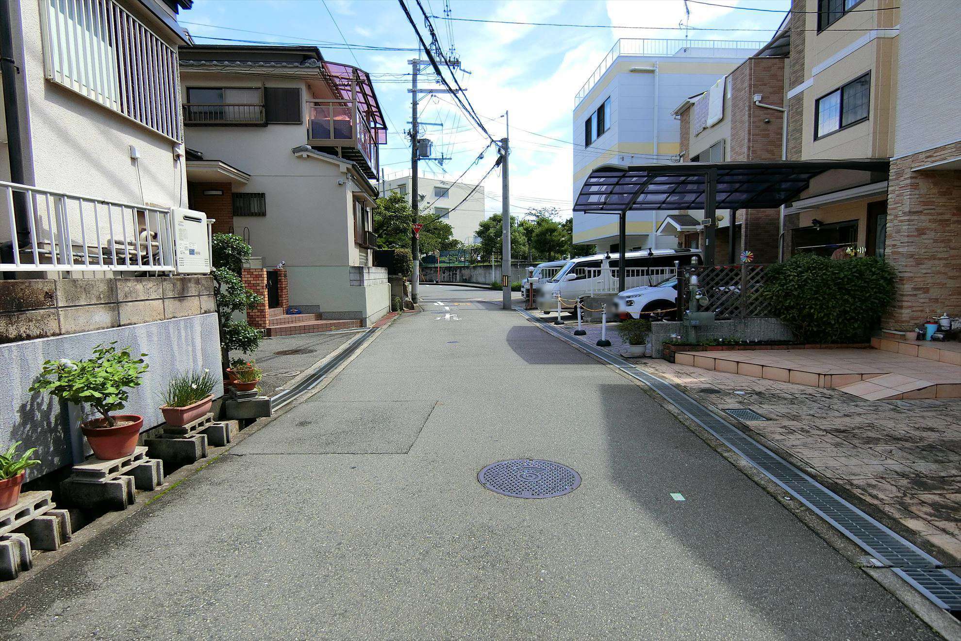 車の通りが少ない閑静な住環境が魅力。