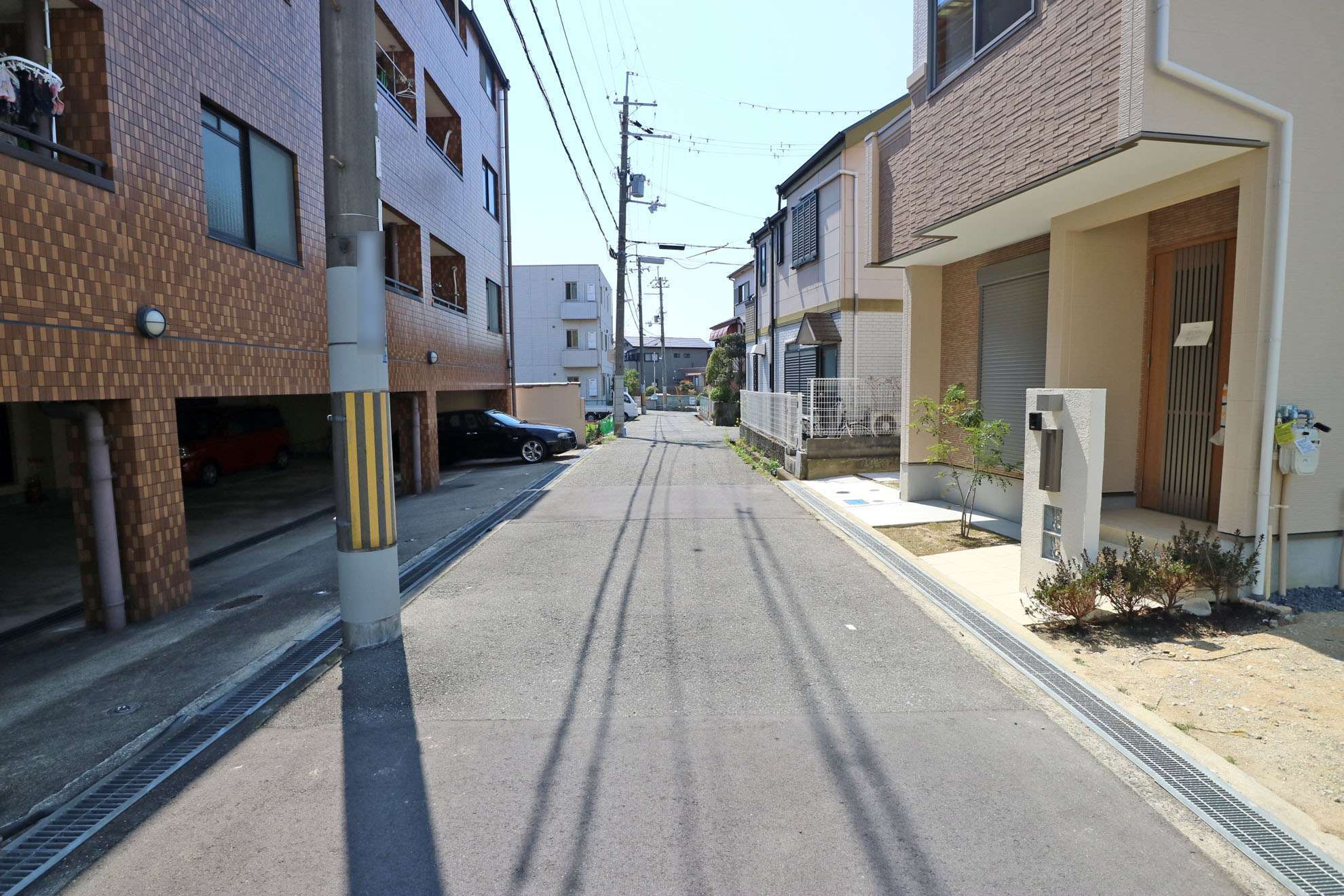 『柴原町2丁目』は、道幅がやや狭く入り組んだ街並みです。