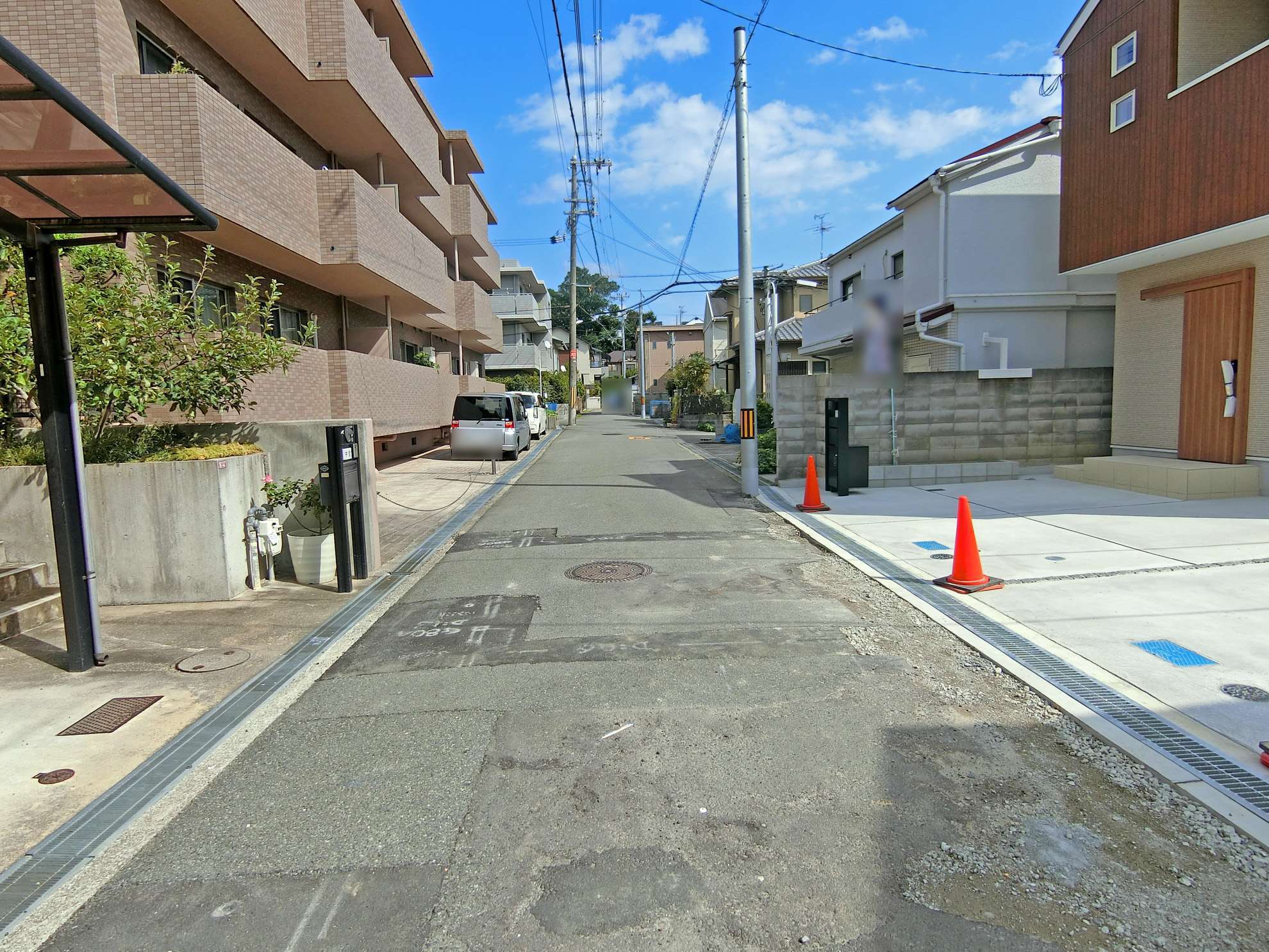 やや入り組んだ街並みです。