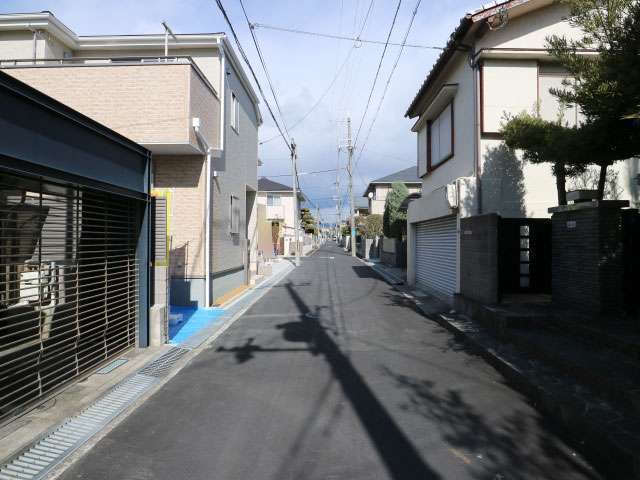 一戸建てが中心に並んでいます。