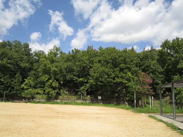 1990年代以降、急速に住宅開発が進みましたが、一部の地域では自然が保護されています。