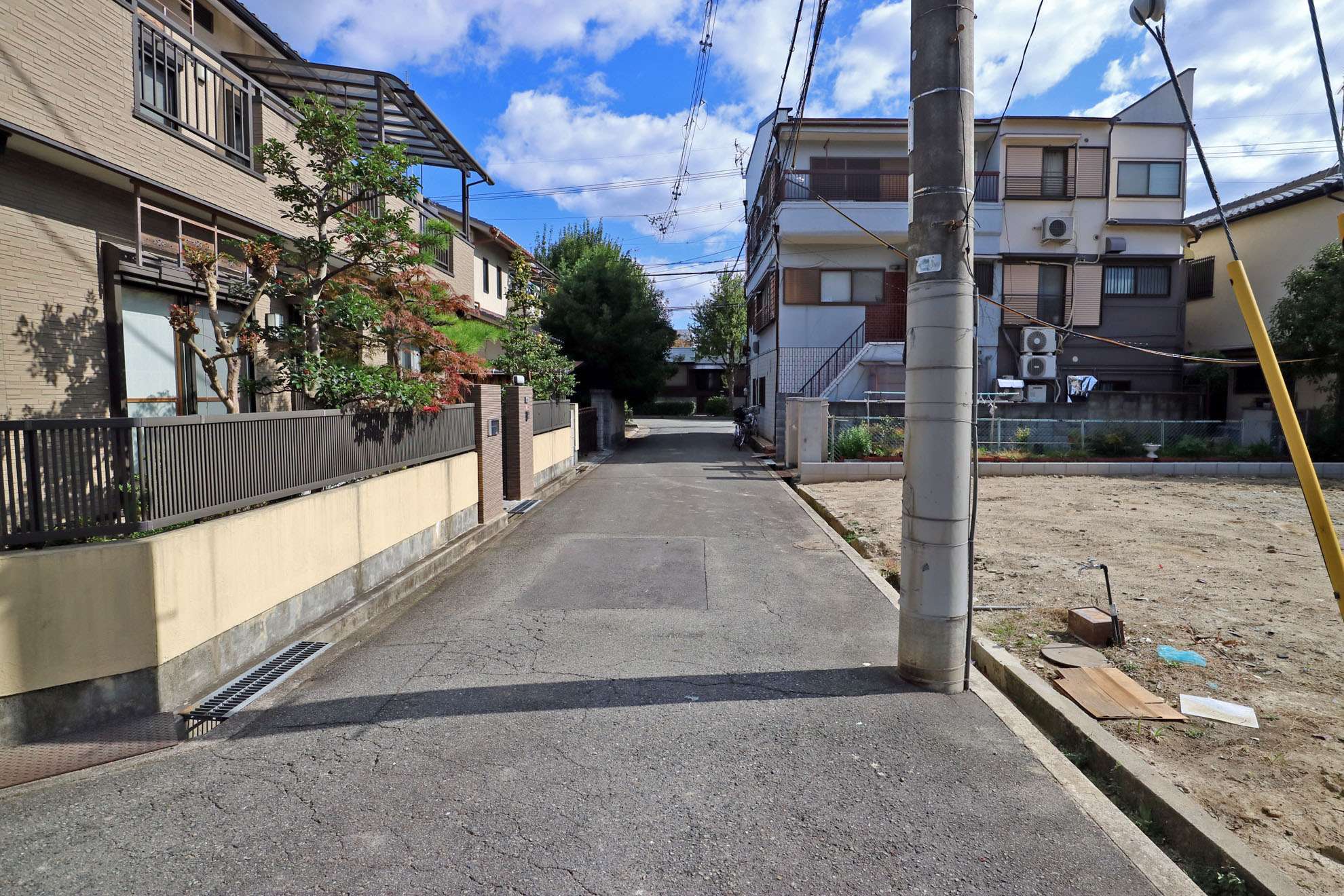 車の通りが少ない落ち着いた住環境。