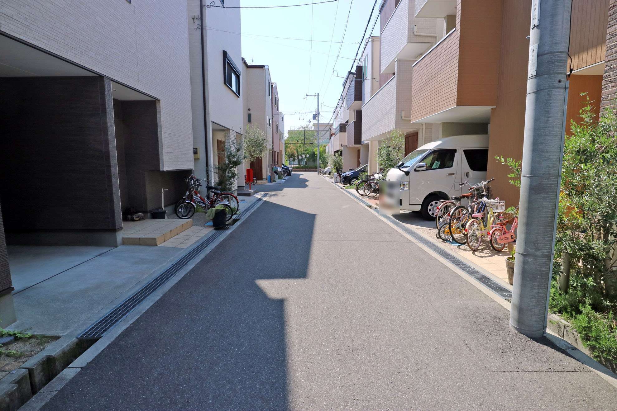 豊南町東2丁目の中でも、一戸建てが中心に立ち並ぶエリア。