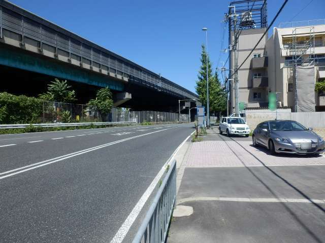 町の北端を中央環状線と中国自動車道が通っています。