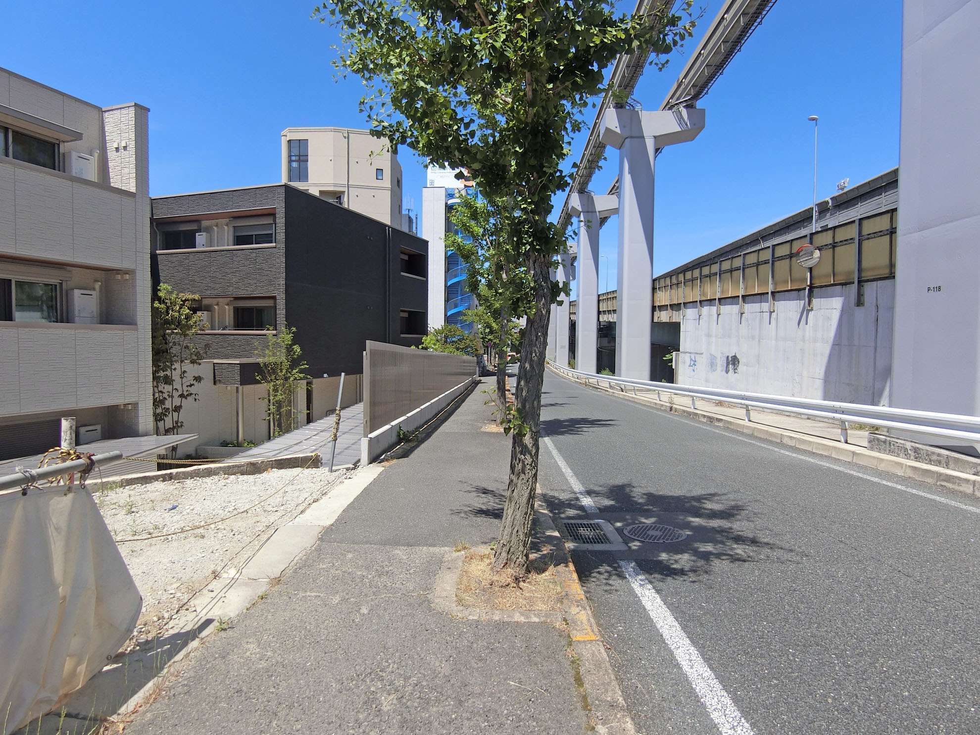 町の北側には中国自動車道などが東西に走っています。