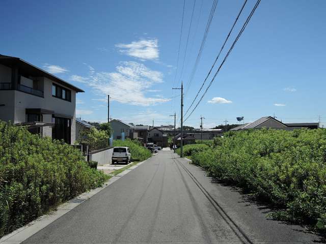 住宅開発が進行中で、更地のところが多く残っています。