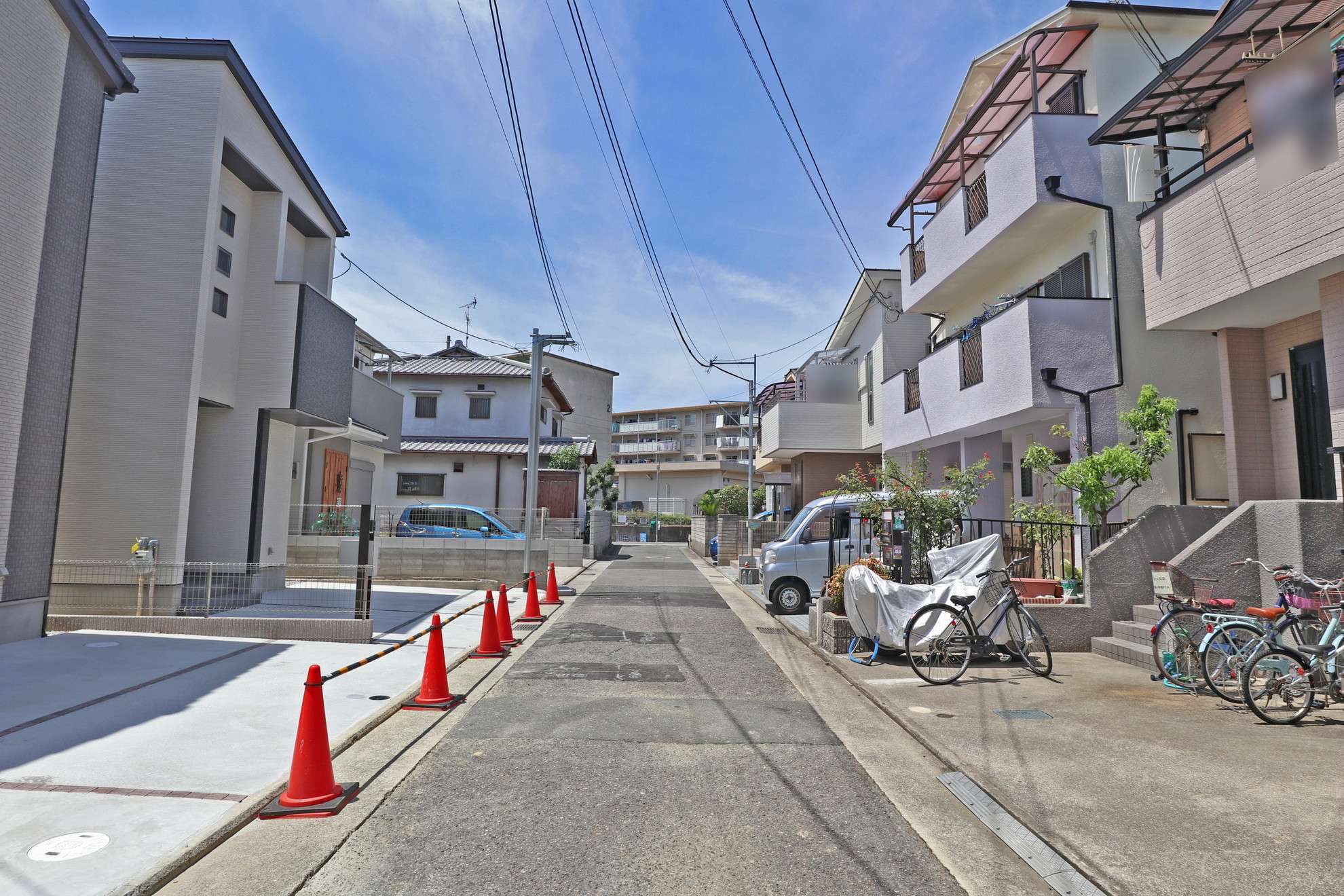 比較的新しい一戸建てが並ぶエリア。