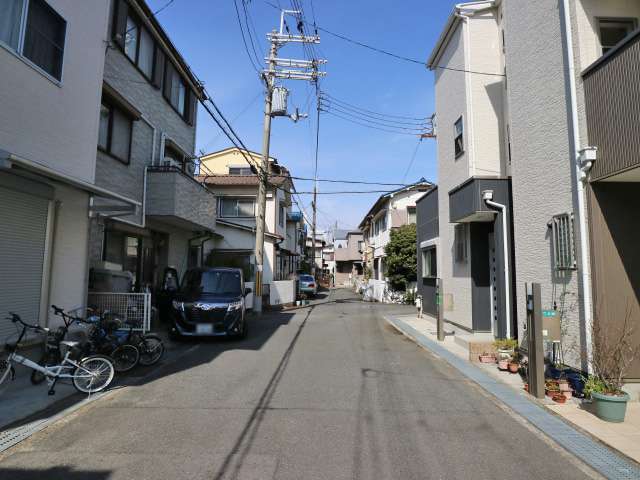 道幅はやや狭いところもありますが、地勢は平坦です。