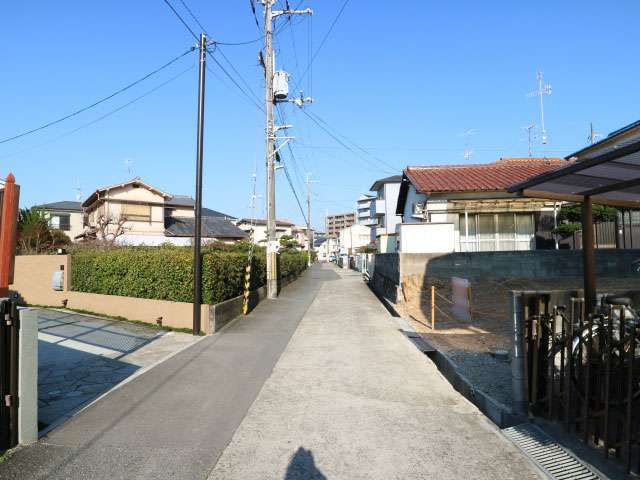 車の通りが少ない、静かな住環境です。