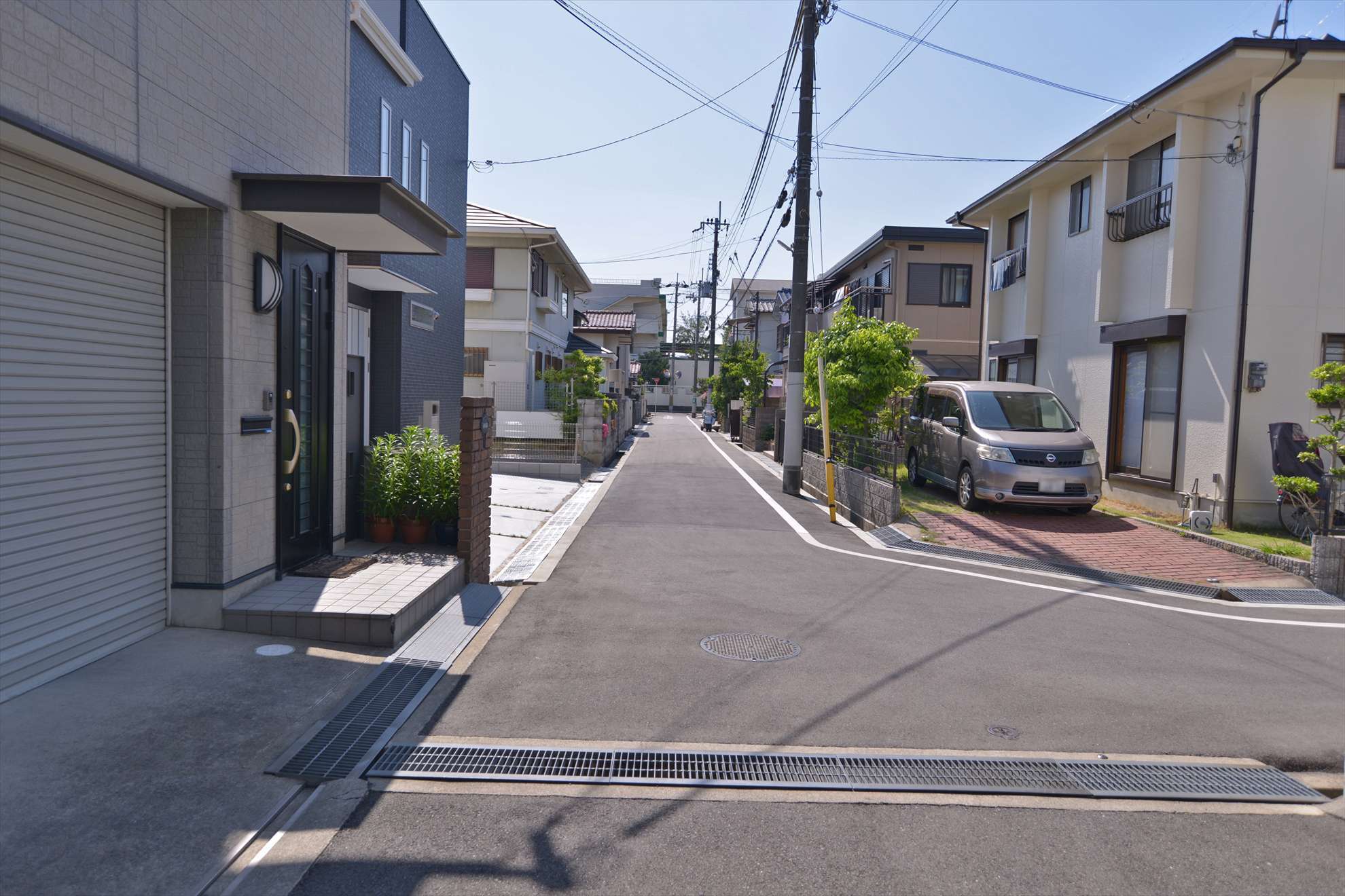 道幅は狭いところも多いですが、直線的な街路です。