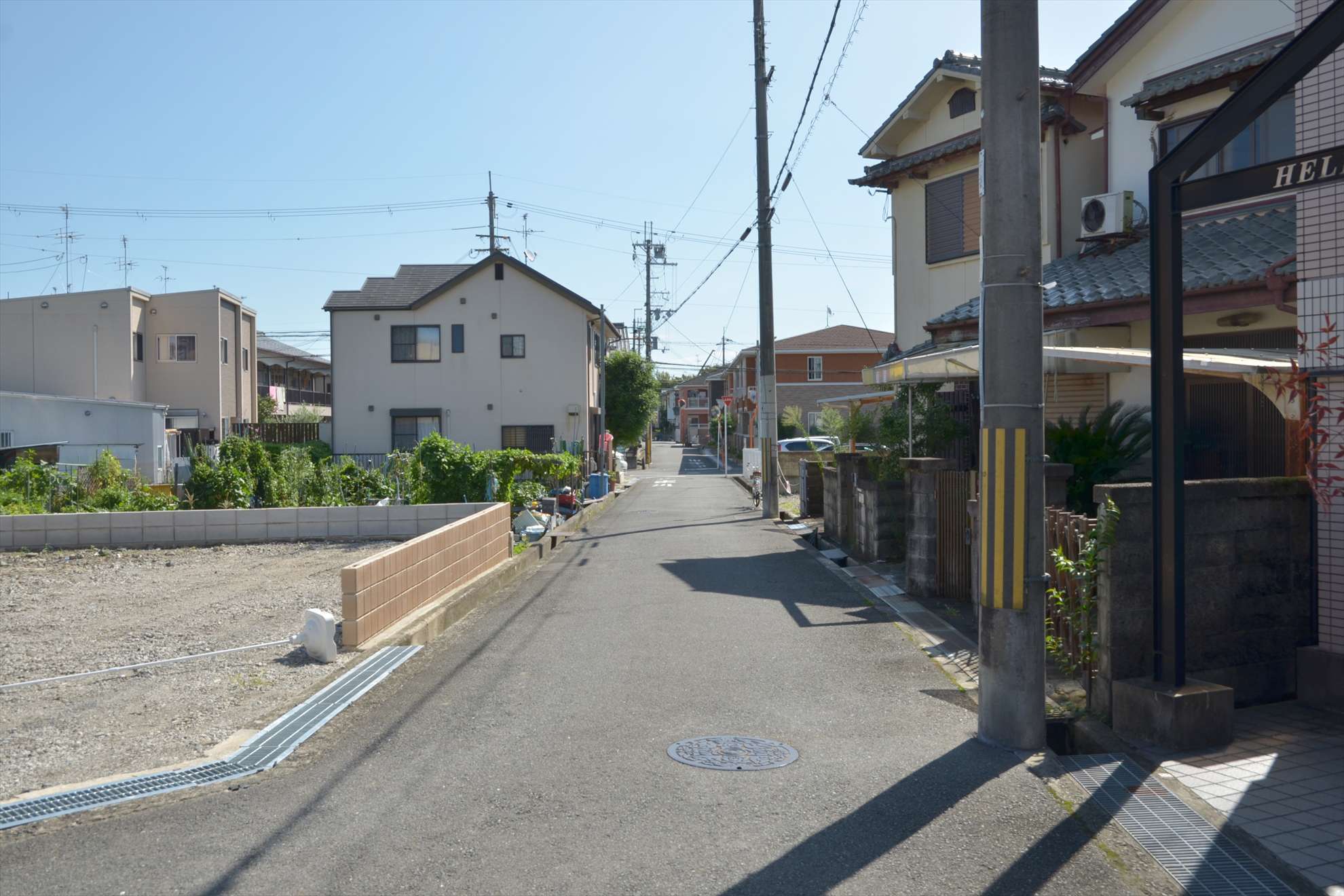 田畑も残るのどかな雰囲気。