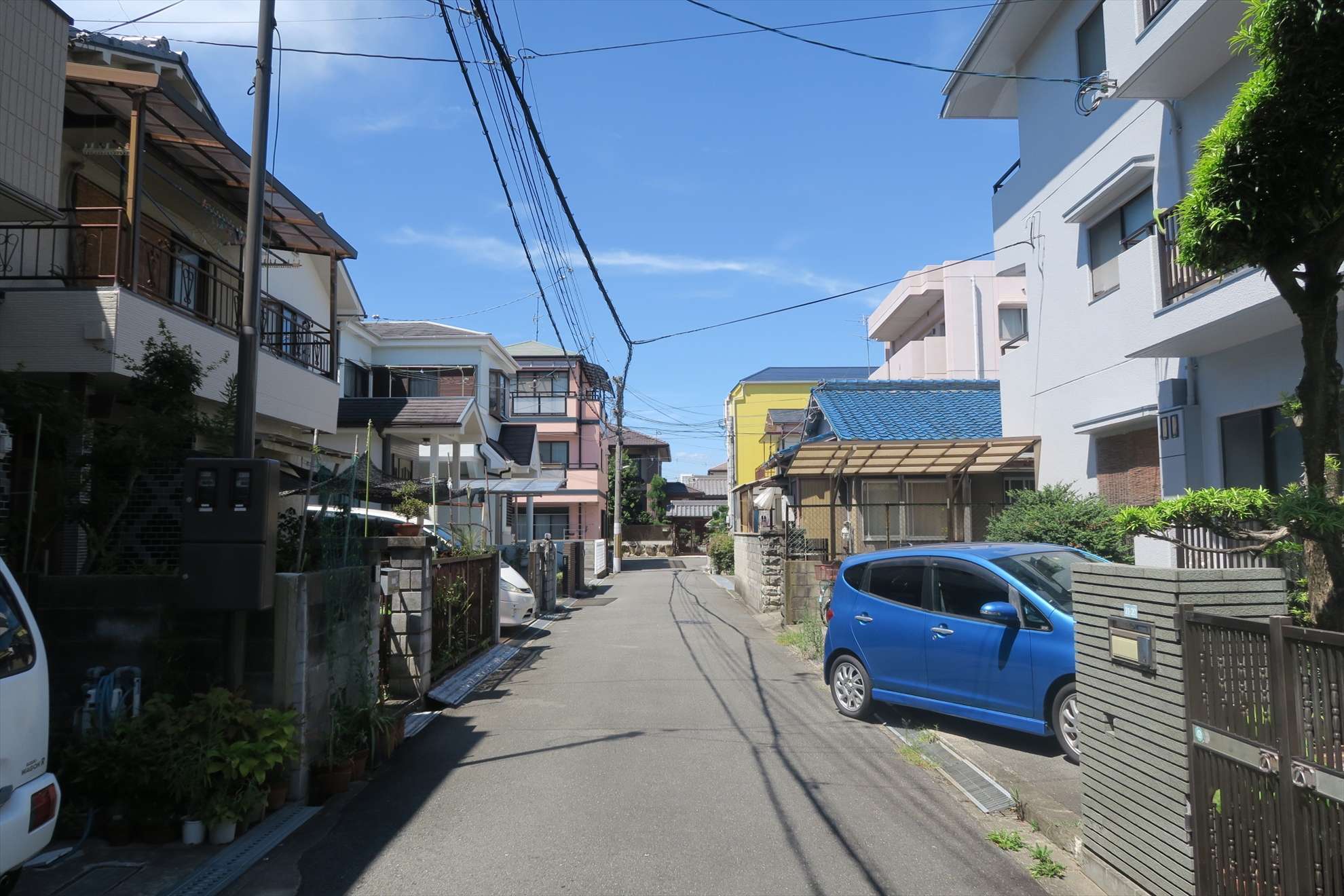 車の通りが少ない落ち着いた住環境。