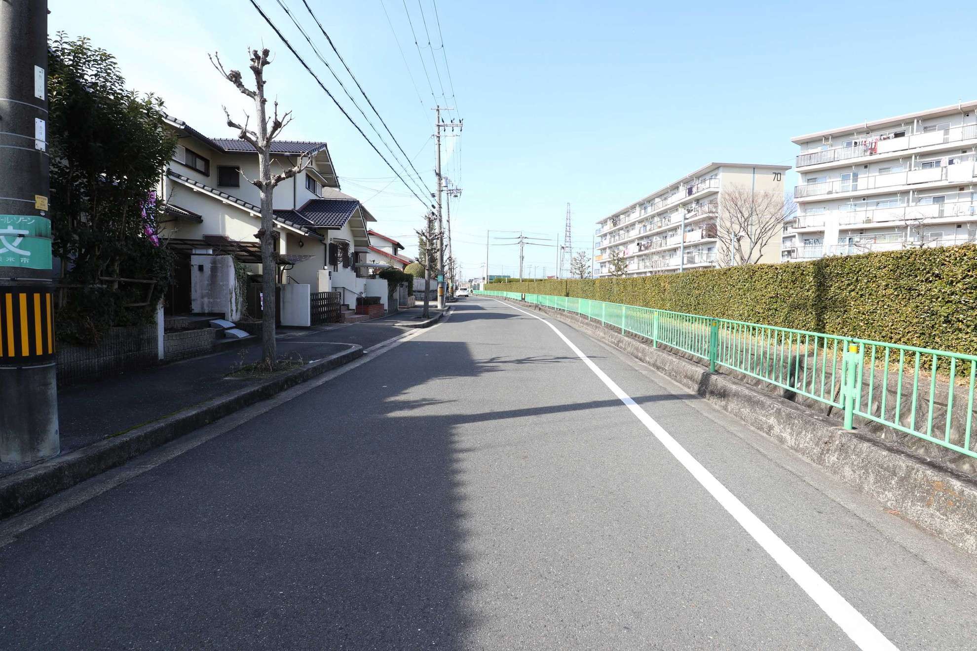 町の東側には大規模な団地があります。