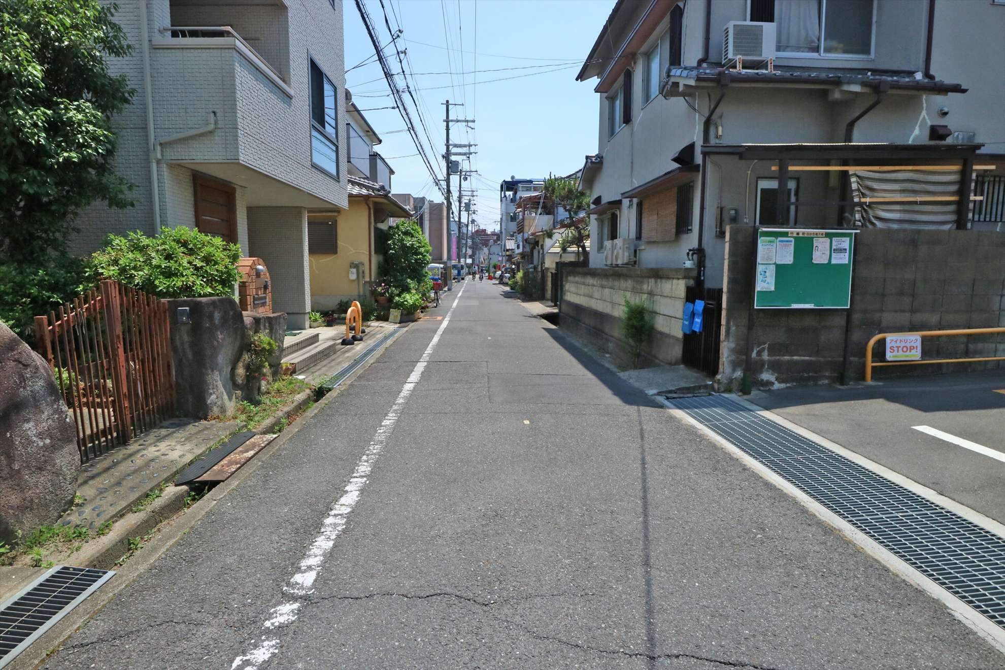 一戸建てが中心に並ぶ住宅地。