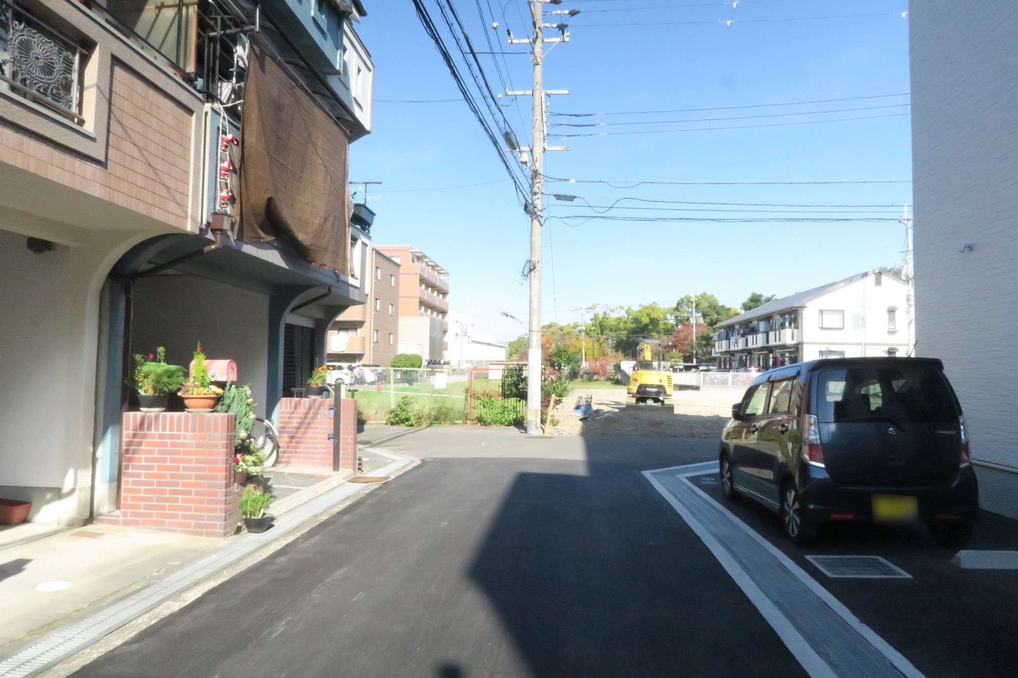 田畑が点在する落ち着いた雰囲気の町。