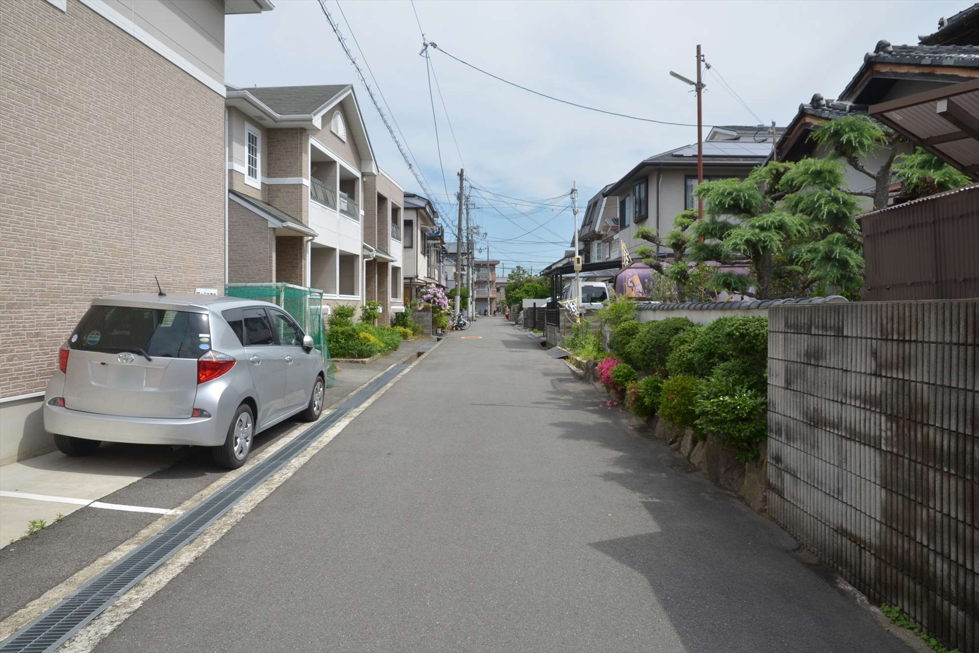 比較的区画の整ったすっきりとした街並み。