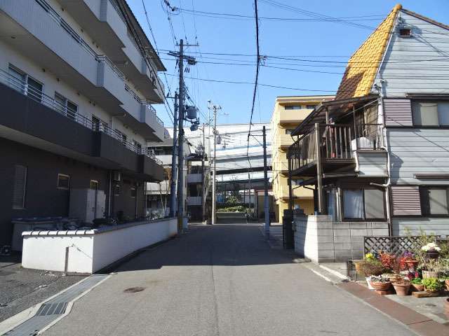 町の北側には阪神高速3号神戸線、国道43号線が通っており、車での異動がスムーズです。