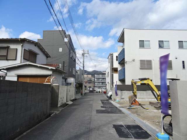 区画は一部を除きほぼ整っていますが、生垣のある家は少ないです。