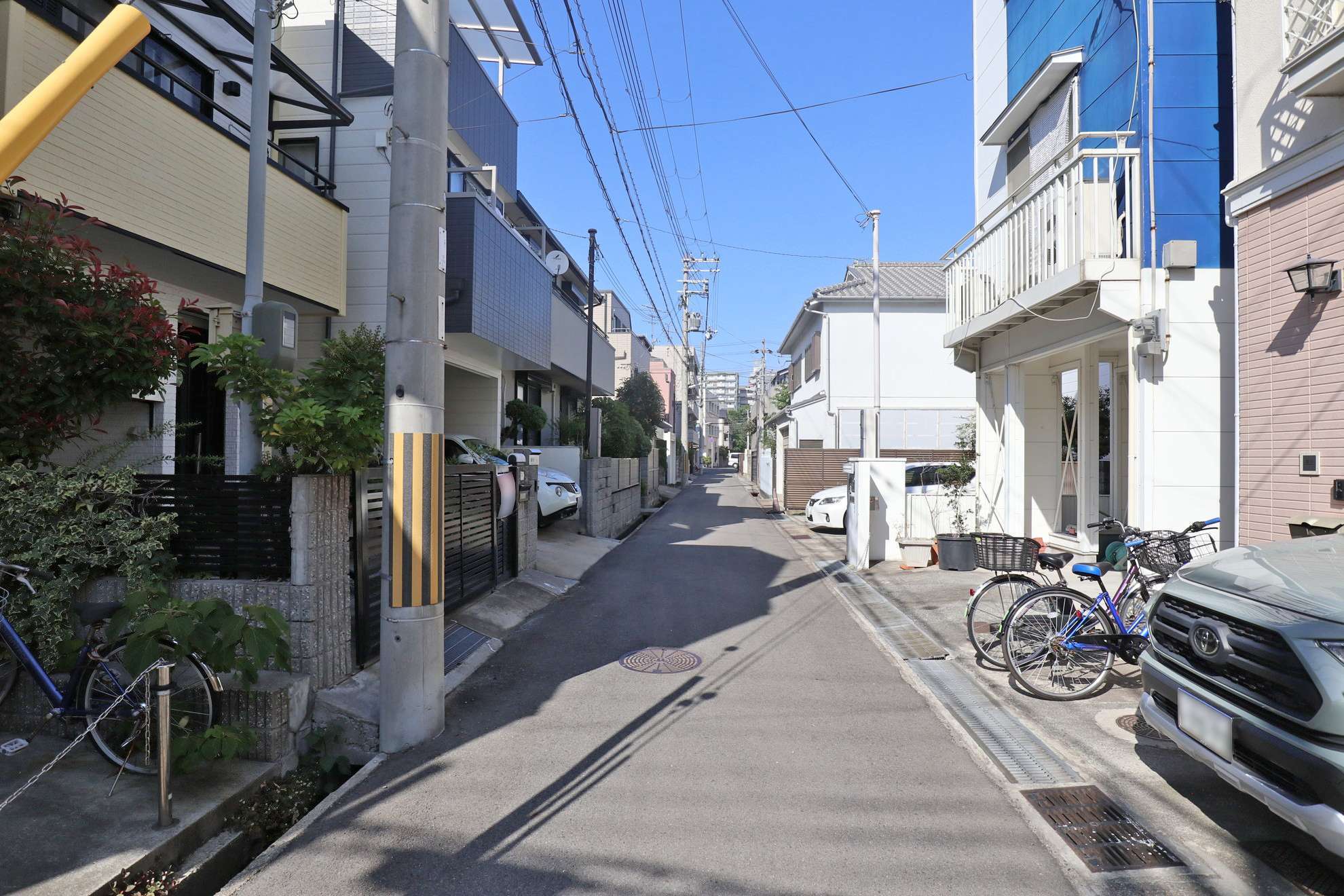 道幅が狭く、やや入り組んだ場所もあります。