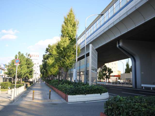 近くを国道43号線、阪神高速が走っており、車での移動にたいへん便利です。