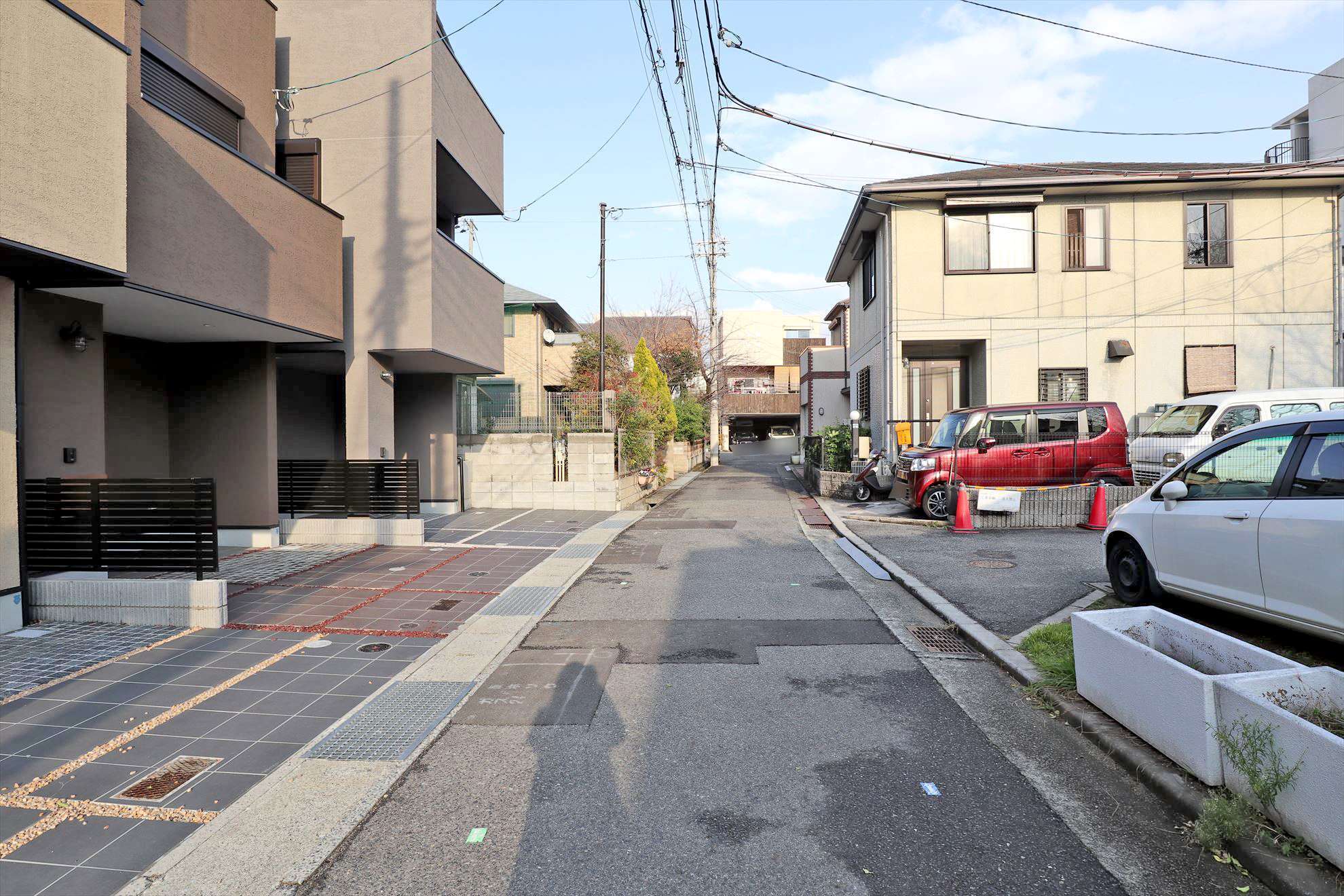 やや入り組んだ街並みですが、落ち着いた雰囲気が魅力です。